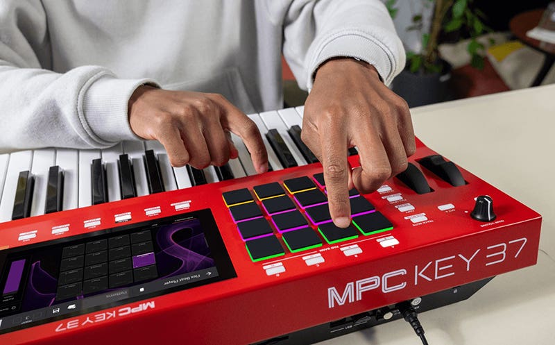 Akai MPCKEY37 Hardwired for connection and control