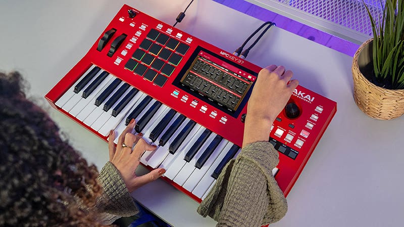 Akai MPCKEY37 The Ultimate All-In-One Music Workstation