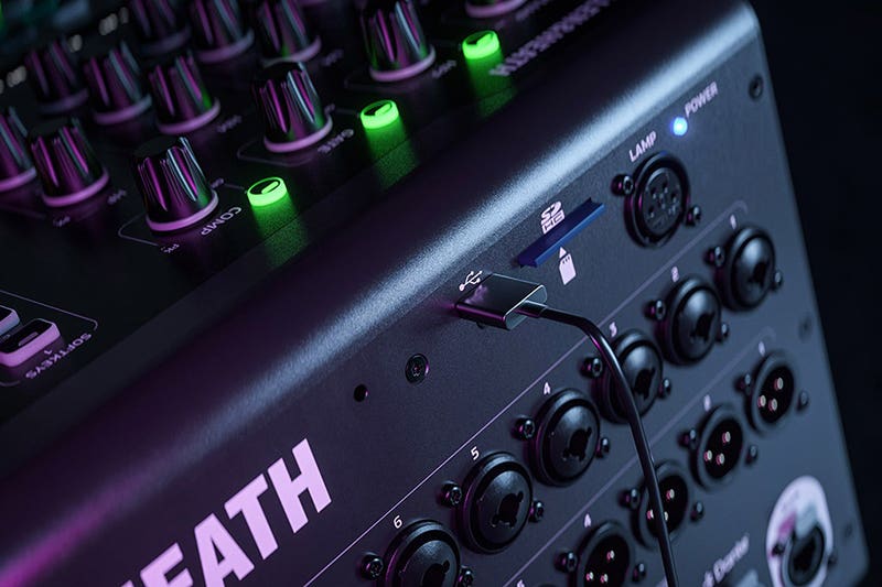 Allen & Heath Qu-5 Hands-On Control Built for Speed