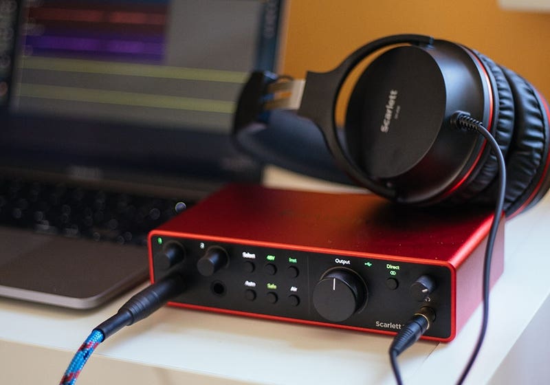Focusrite Scarlett 2i2 Gen 4 Recording Studio In A Box