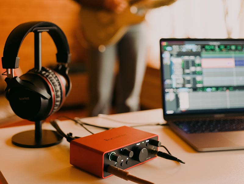 Focusrite Scarlett Solo Studio Gen 4 Record with Confidence