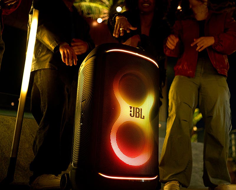 JBL PartyBox 520 Sound That Commands the Room