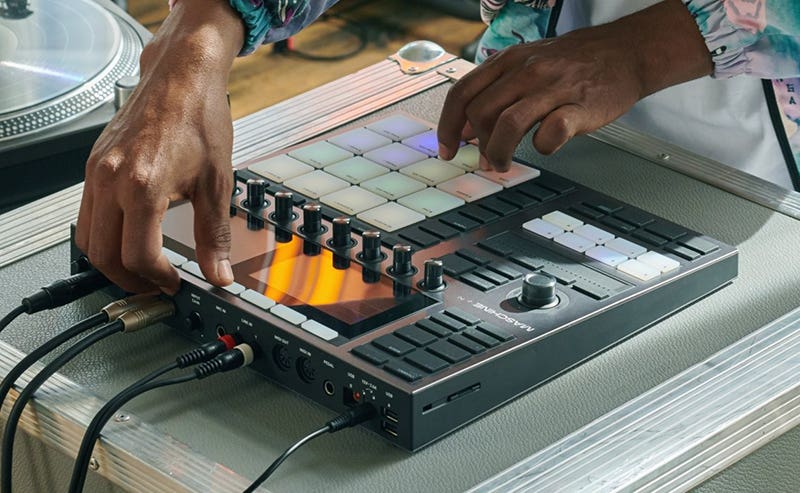 Native Instruments Maschine Plus The Heart of Your Studio