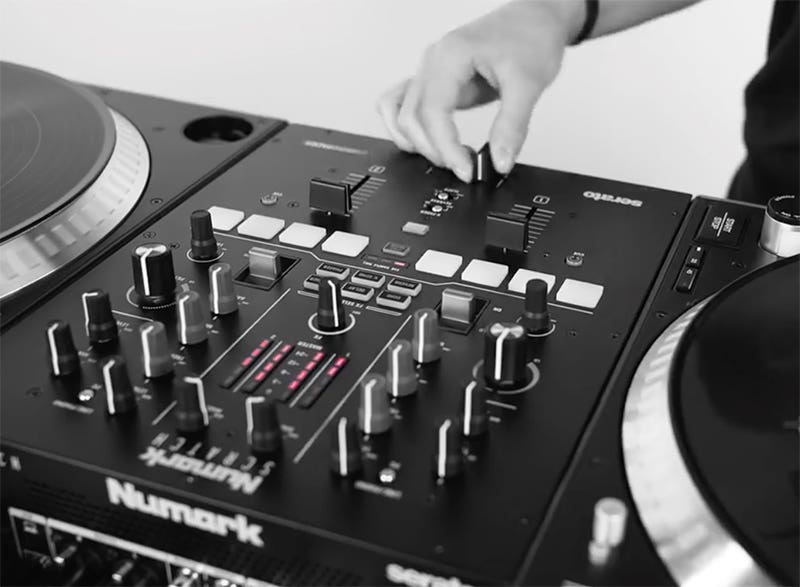 Numark Scratch The Ultimate Mixing Machine