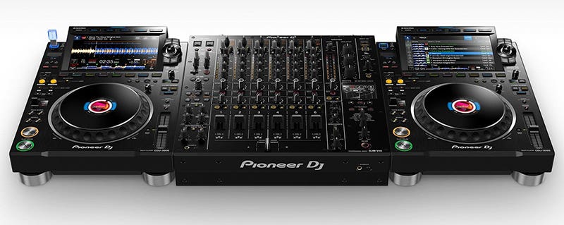 Pioneer DJ CDJ3000 Redefines What’s Possible Behind the Decks