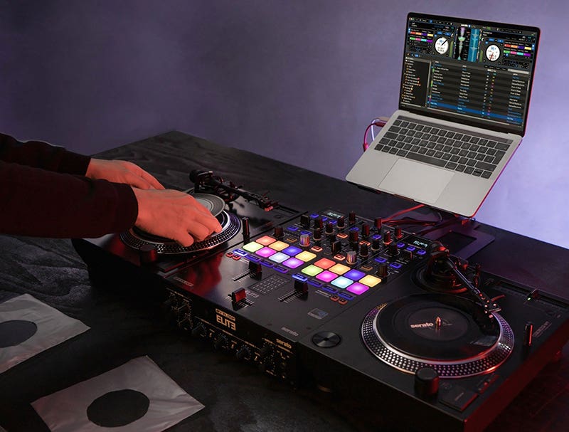 Reloop RP-7 Command the Cue