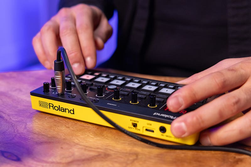 Roland Aira Compact P-6 Your Beat-Making Co-Pilot