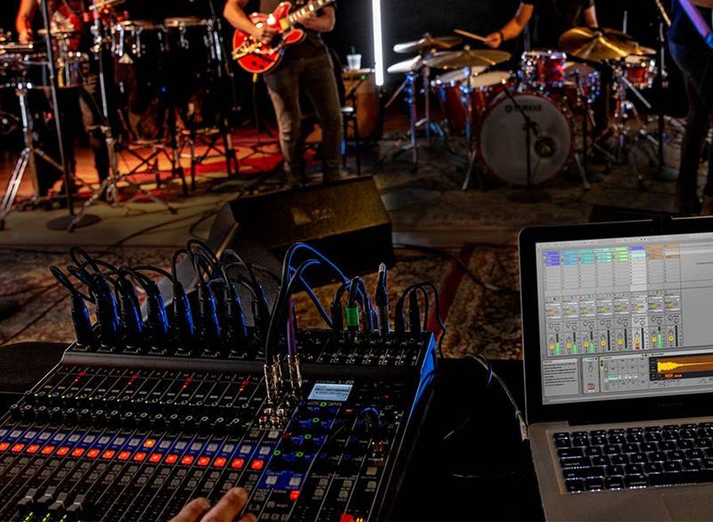 Zoom LiveTrak L-20 Your Studio